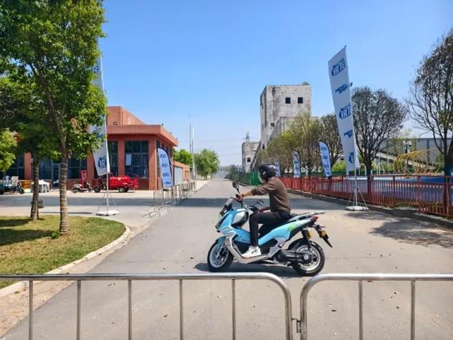 锐龙电摩品鉴会洛阳站圆满落幕！车规级实力引爆古都骑行热情(图2)