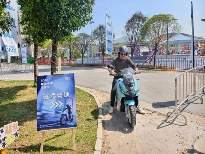 锐龙电摩品鉴会洛阳站圆满落幕！车规级实力引爆古都骑行热情(图3)