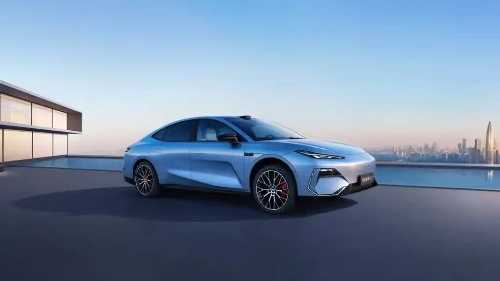 14万级“智能座舱天花板”！银河E8百万级体验轻松“拿捏”(图1)