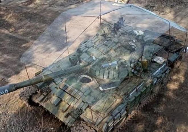 “座舱盖”防护系统是对“顶棚”的升级提高坦克防无人机能力(图2)