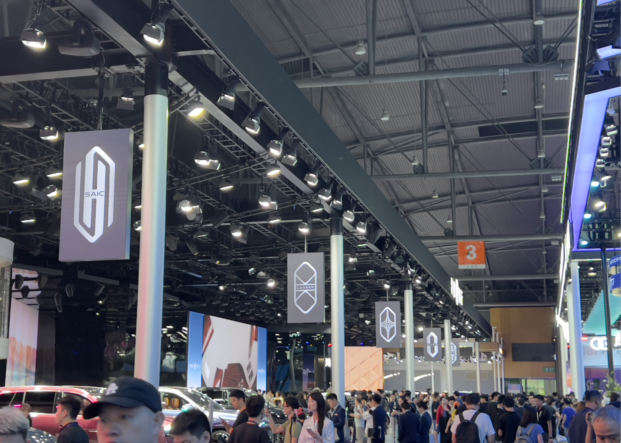 华为汽车业务“围城”：智选车玩家另起炉灶卖车HI模式车企挤进核心圈(图1)