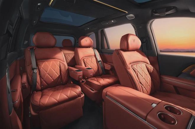 岚图泰山座舱首次亮相搭载AI座椅与鸿蒙语音系统(图3)