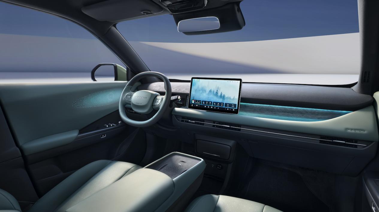 油电同智新标杆！天籁·鸿蒙座舱全球首发定义“燃油智能第一车”(图1)