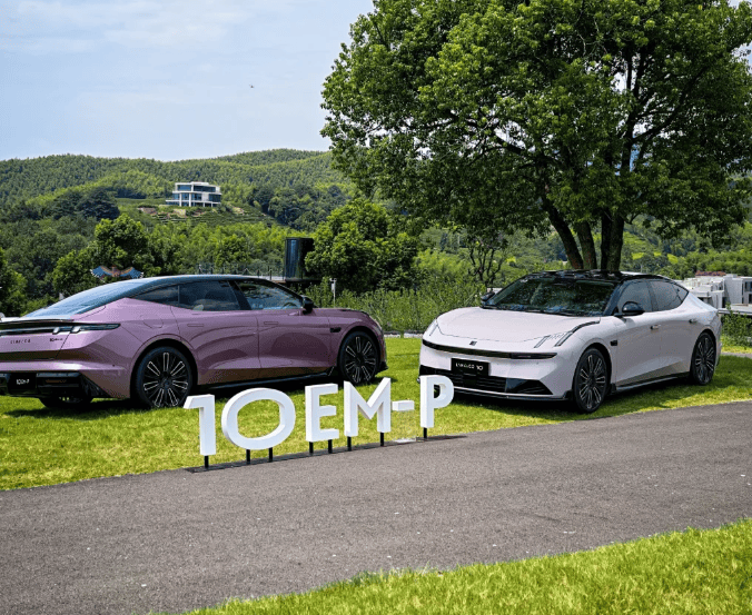 跳出“高价换高配”怪圈领克10 EM-P重新定义中大型电混轿车质价比(图1)