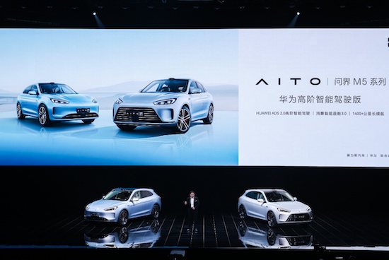 德赛西威第四代智能座舱系统解决方案获2025华舆奖(图1)