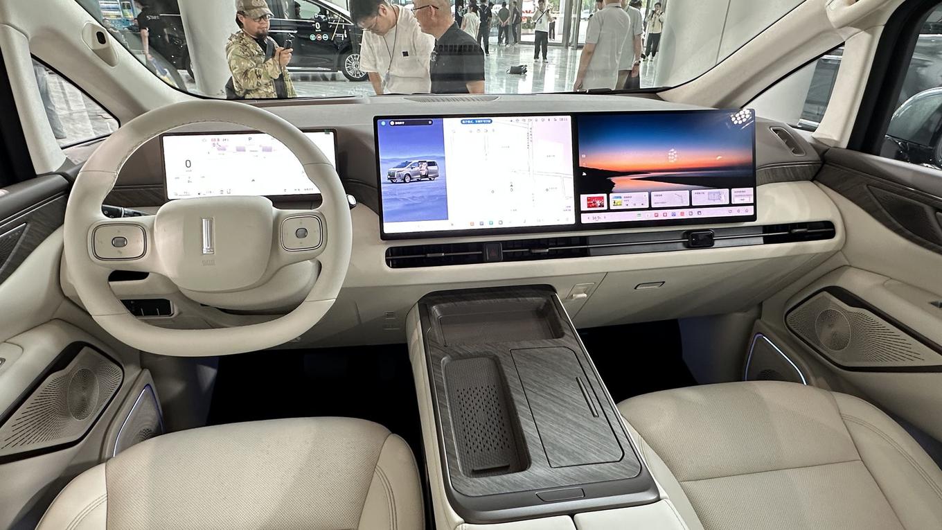 从技术到美学：当虹沉浸式智能座舱斩获中国设计智造大奖(图1)