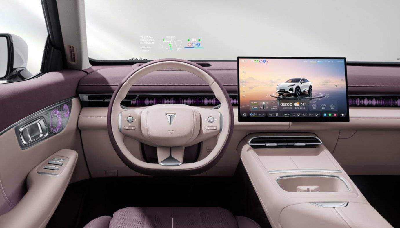 传余承东工作群发飙！狠批鸿蒙座舱“愚蠢”不如改叫“功能座舱”(图1)