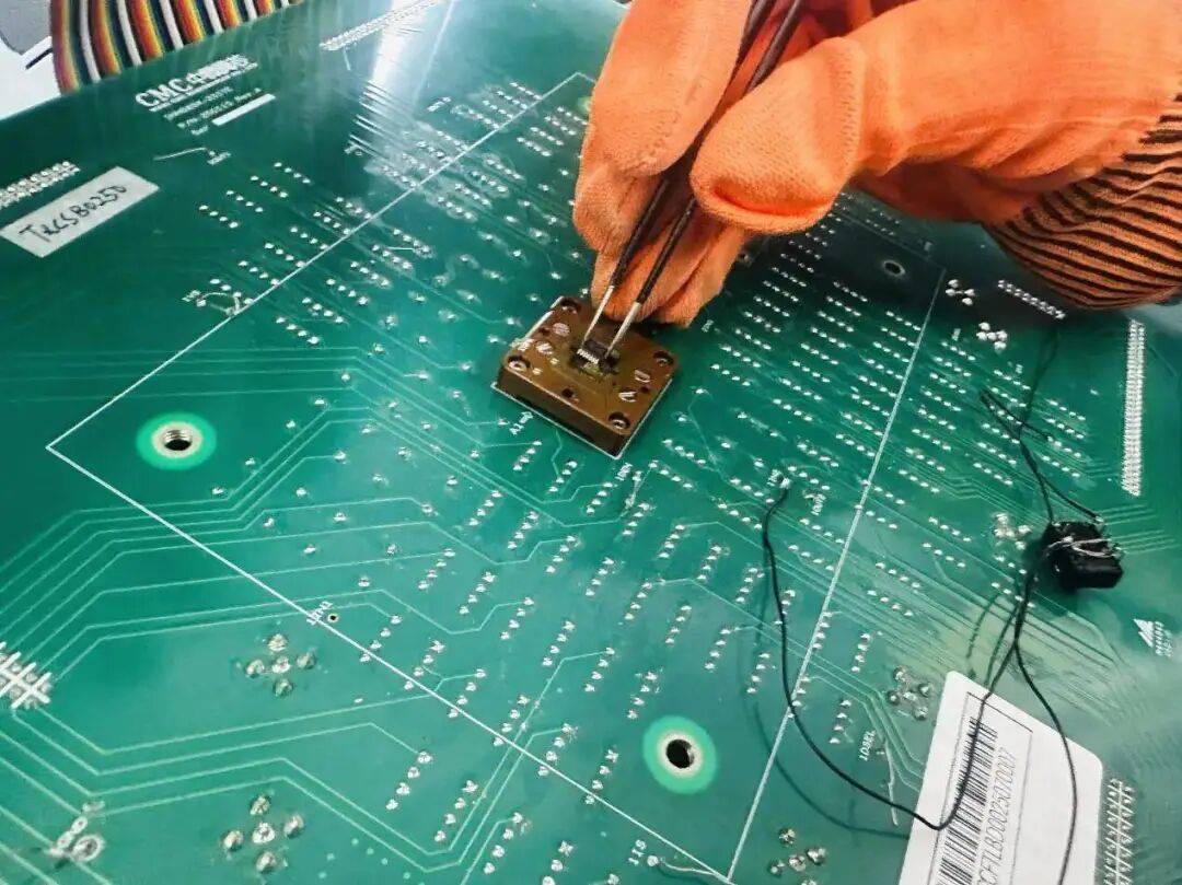 50万辆电车装上武汉经开区这家企业自主研发的车规级驱动芯片(图1)