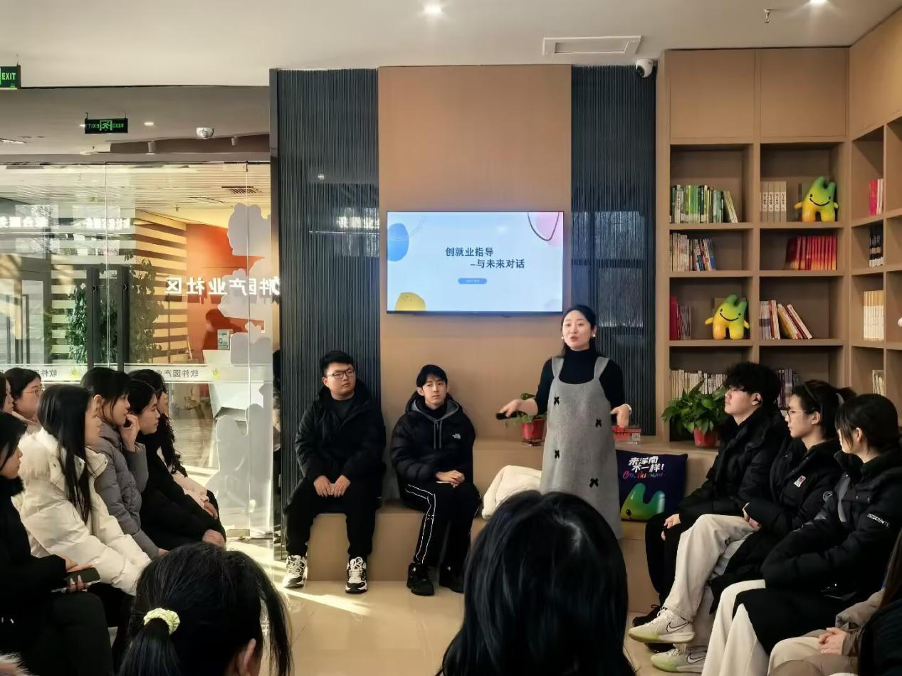 白塔街道软件园产业社区开展大学生寒假实践活动(图1)