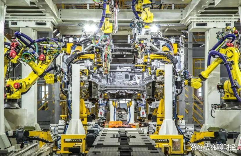 比亚迪购买光刻机自产高算力芯片：车圈真正的危险信号来了(图1)