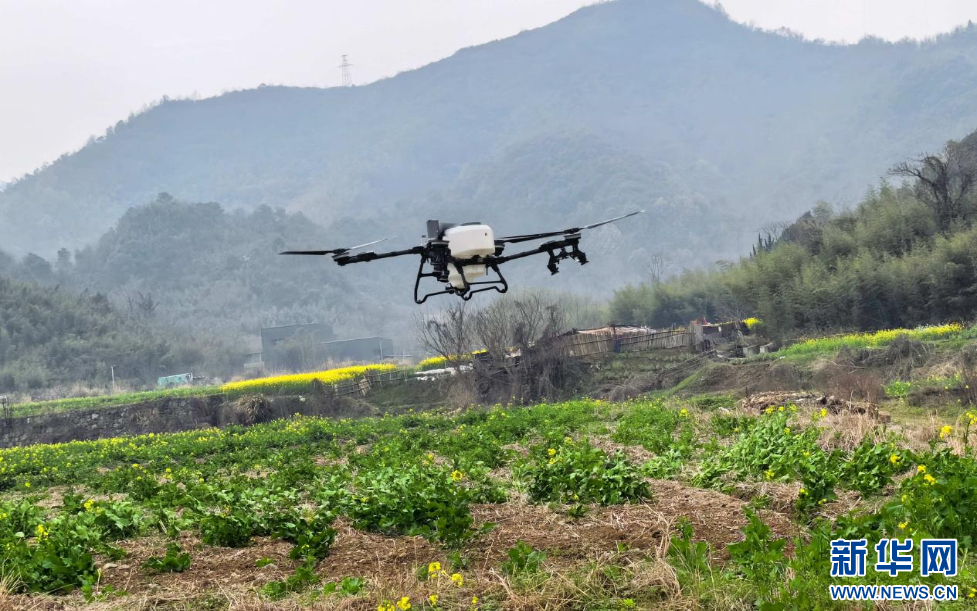 乡村振兴在行动｜农民体验智能化高效春耕(图3)