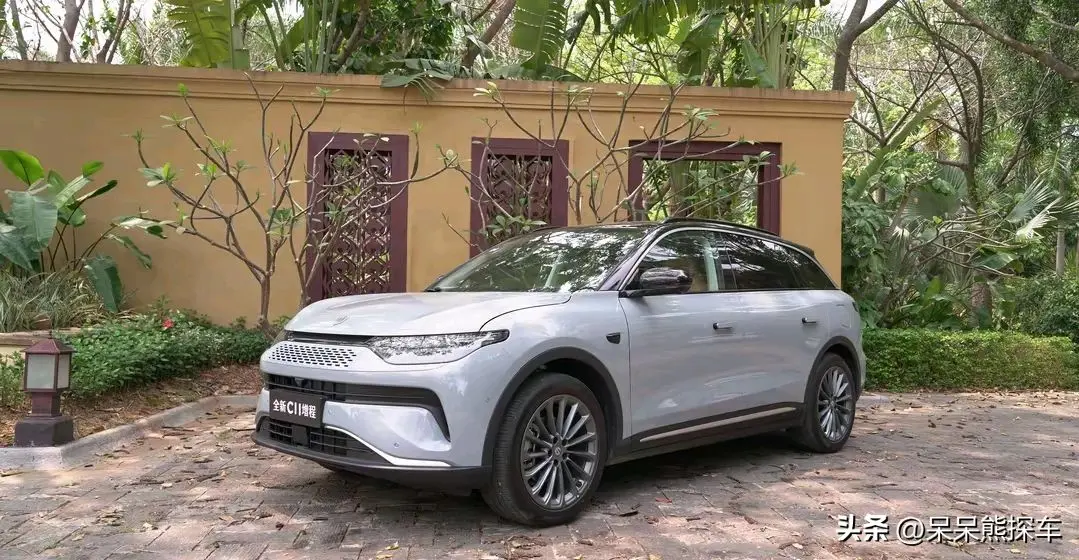 零跑C11：智能座舱+全铝底盘用车解析与购车指南(图1)